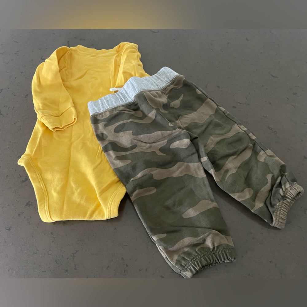 Carter's Baby Outfit - Picture 2 of 7
